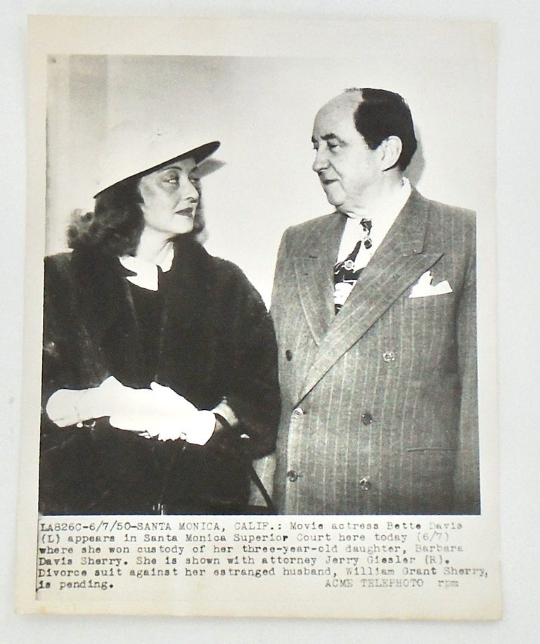 Item #2360 ORIGINAL PHOTOGRAPH: BETTE DAVIS AND HER LAWYER JERRY GEISLER IN COURT. 1950. Bette DAVIS.